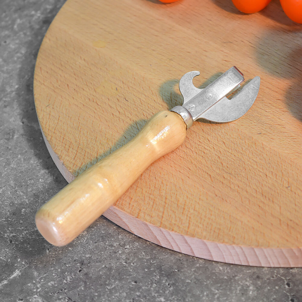 Консервооткрыватель с деревянной лакированной ручкой 15,5*3,8*2см