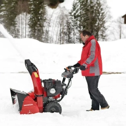 HONDA HSS970A ET D снегоуборщик бензиновый 8.1 л.с. ковш 71 см, выброс 16 м, вариатор