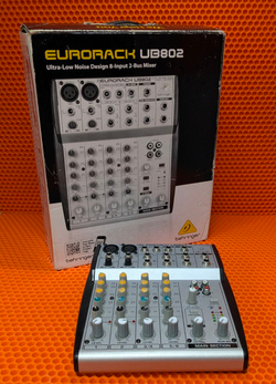 Микшерный пульт Behringer EURORACK UB802