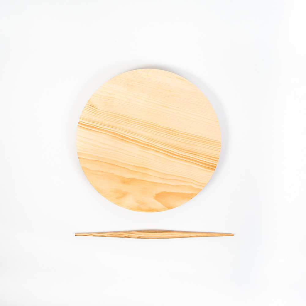 Скалка с основанием для раскатки теста из древесины сибирского кедра. RPN8