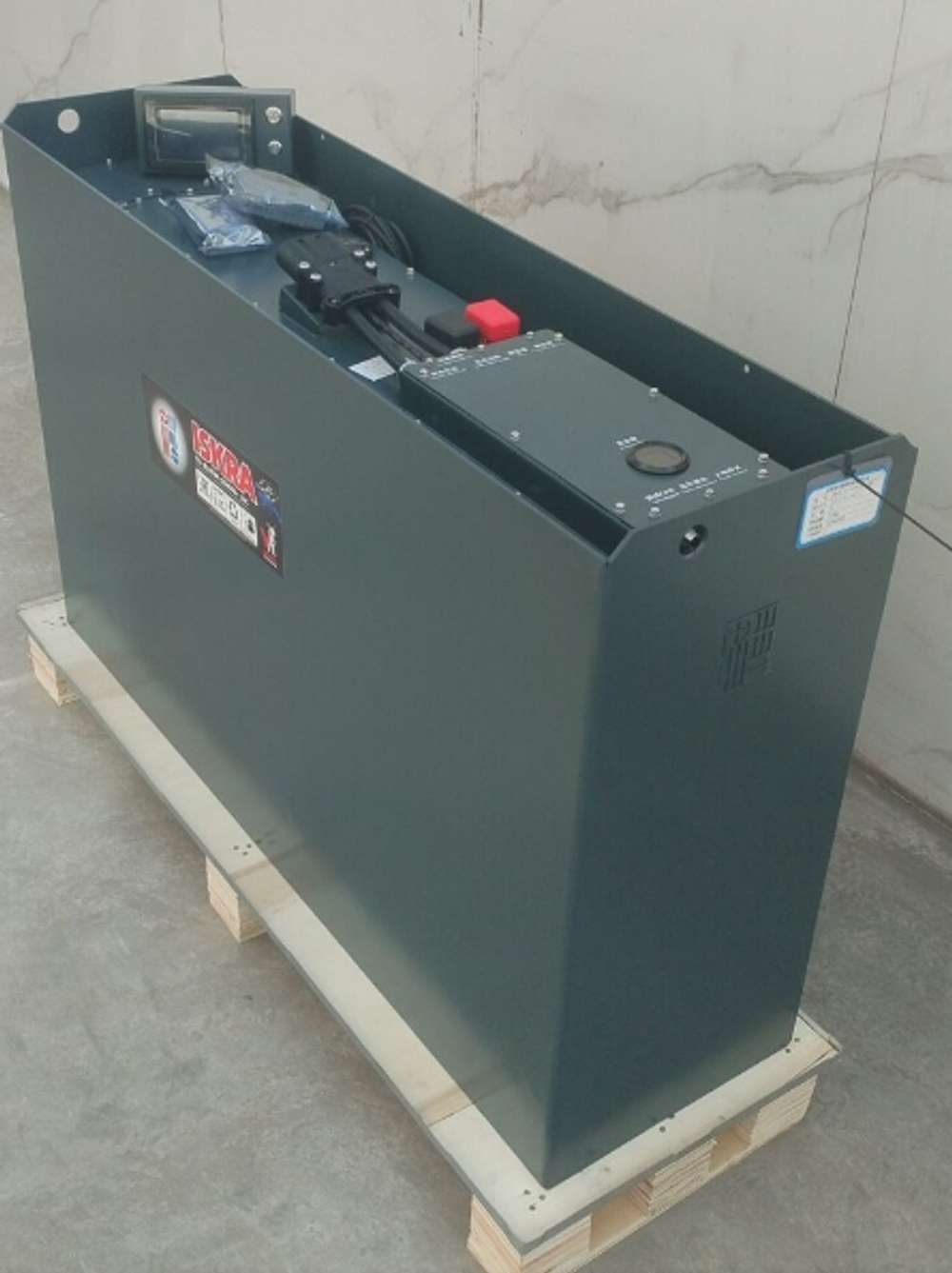 Тяговая батарея ELHIM ISKRA 8 LFP-460Ah 24V 827х273х627 мм