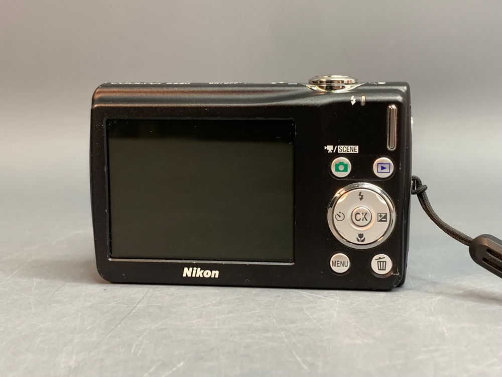 Nikon Coolpix S220