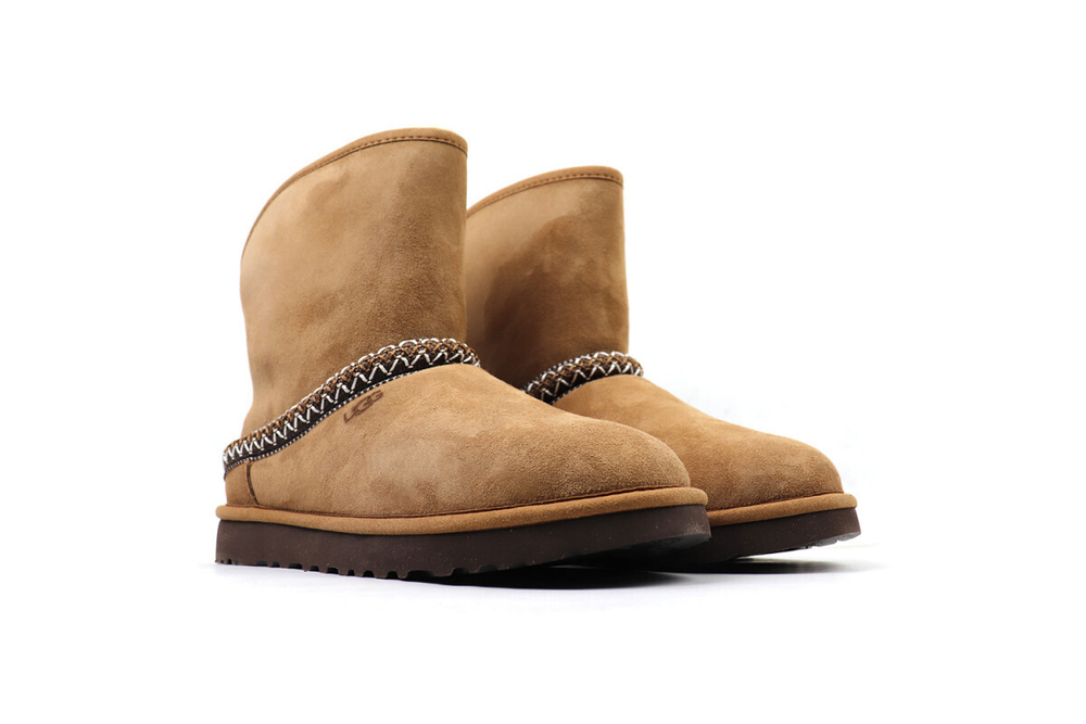 UGG Classic Short Cresent Chestnut