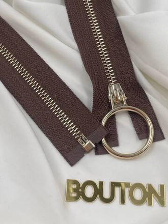 Молния темно-коричневая (молочный шоколад) с золотистым массивным кольцом