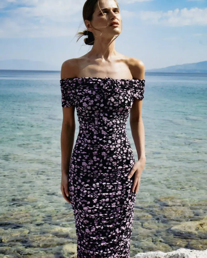 Iren rose midi, платье миди драпированное из черной сетки с мелкими светло-розовыми цветами и розой