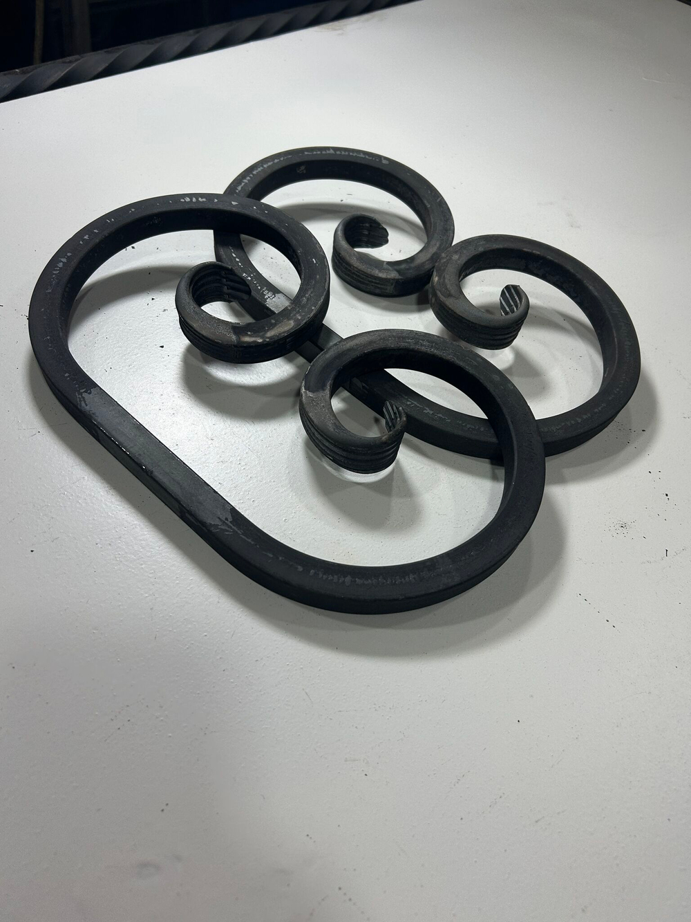 Кованый элемент вензель 160х270мм квадрат полнотелый 16х16мм