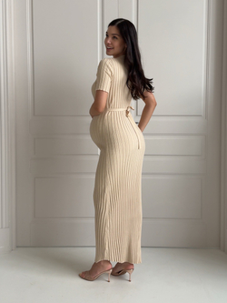 Платье вязаное, с короткими рукавами, с завязкой