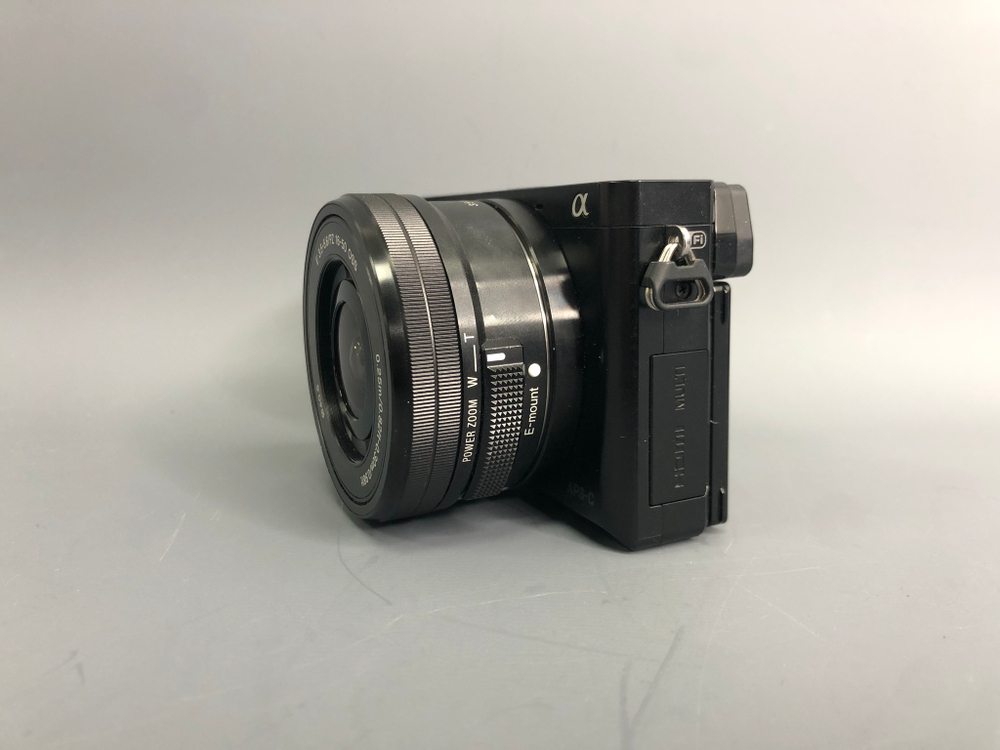 Sony A6000 kit E PZ 16-50mm OSS 690 кадров