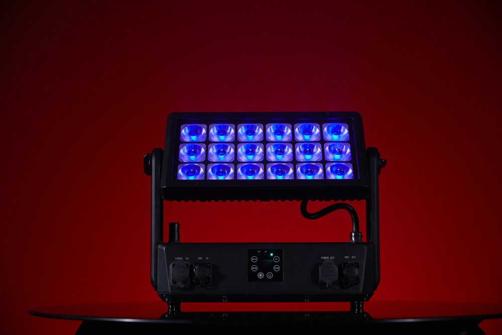 THUNDER B18 IP — RGBWA+UV LED 360 Вт 10-20° IP65