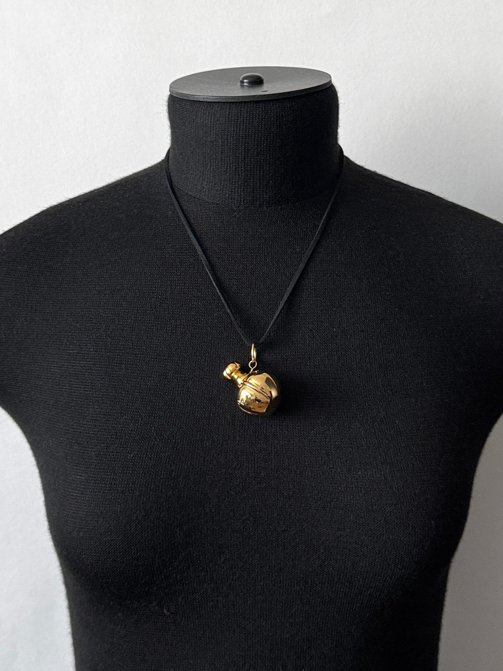 Кулон в виде парфюма Poison Christian Dior