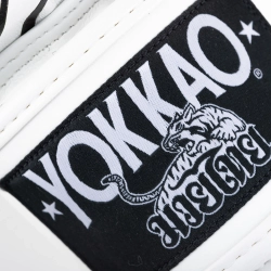 Боксёрские перчатки YOKKAO Power Boxing white