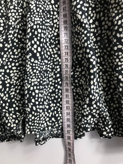 Платье Defacto монохромное, визуально на 42 размер