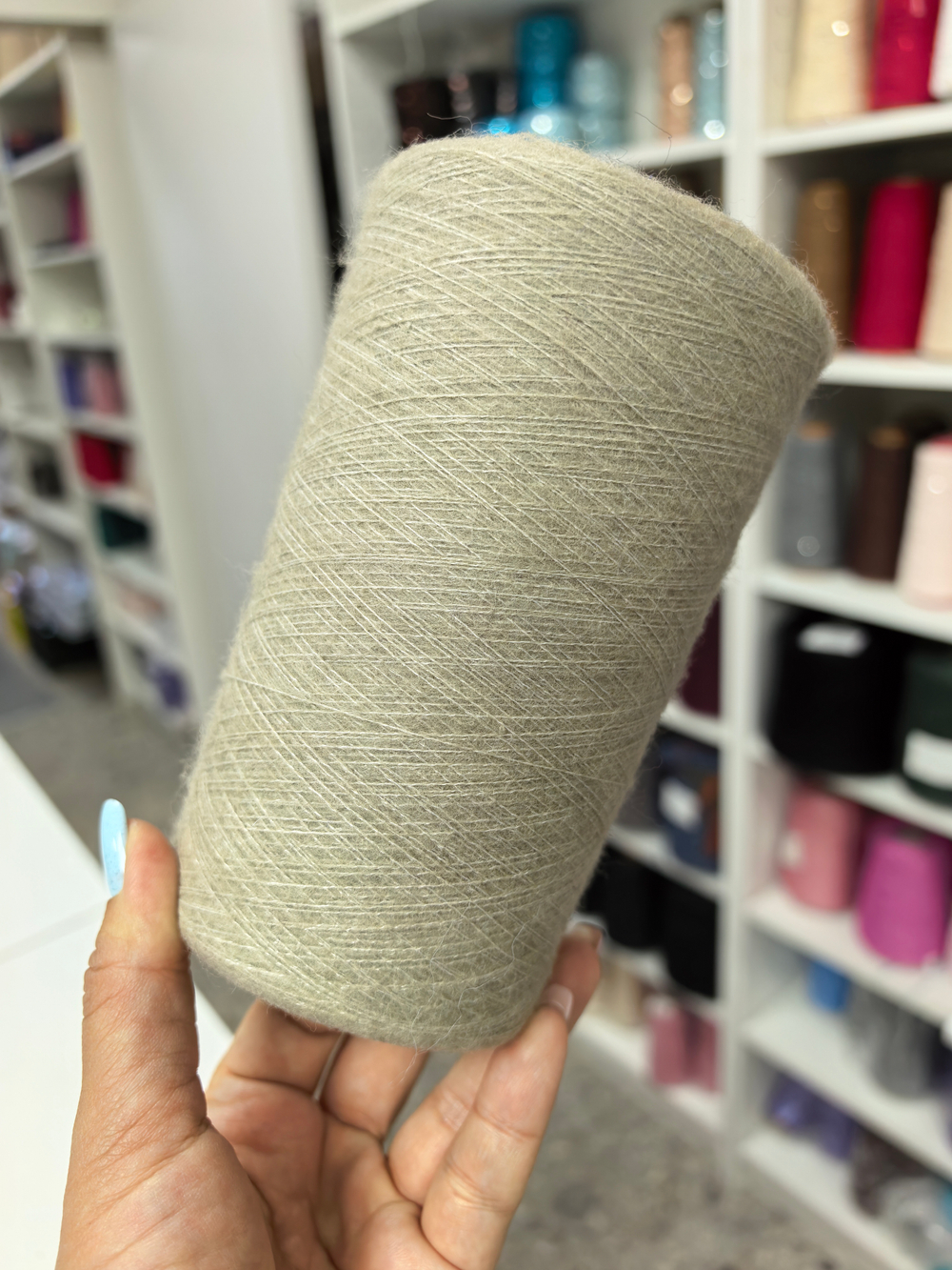 64шерсть, 10як, 22нейлон, 4спандекс - 300гр - холодный беж