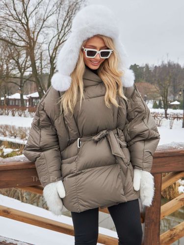 Пуховик летучая мышь с поясом в цвете капучино