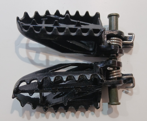 Подножка водителя (комплект) Мотоцикл Kugoo JL300