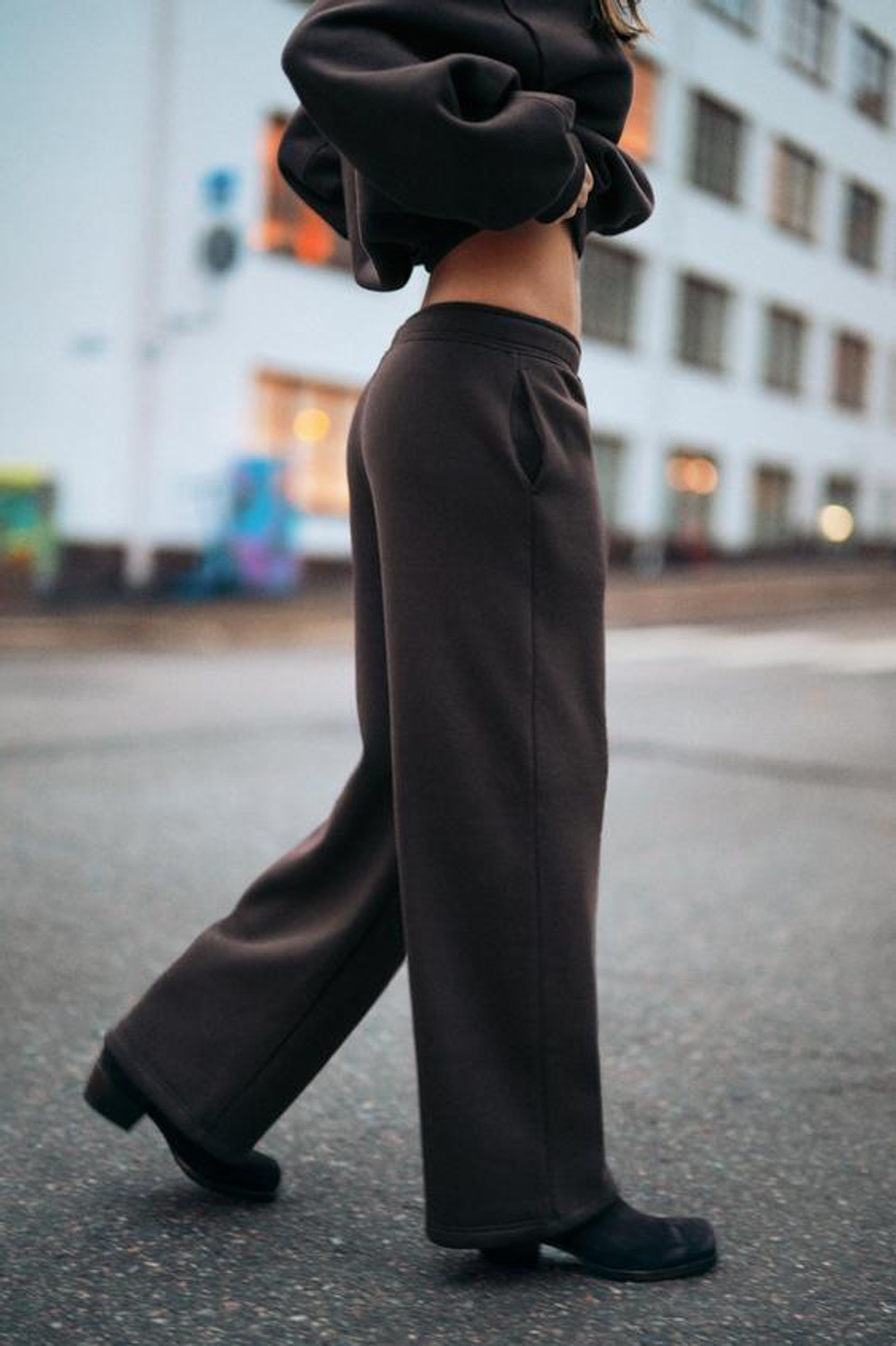 ZARA БАЗОВЫЕ ПРЯМЫЕ БРЮКИ ИЗ МЯГКОЙ ТКАНИ, КОРИЧНЕВЫЙ