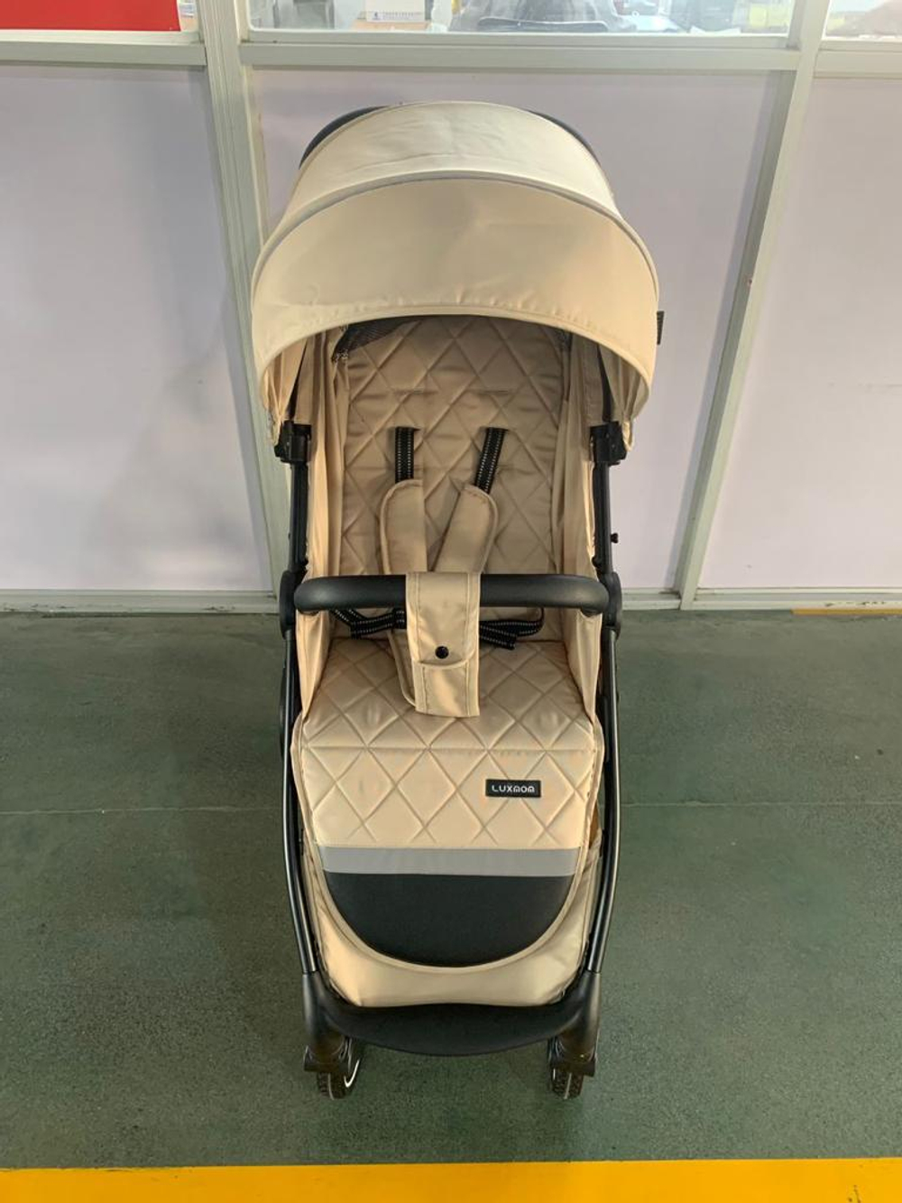Прогулочная коляска Luxmom 730 ч/р