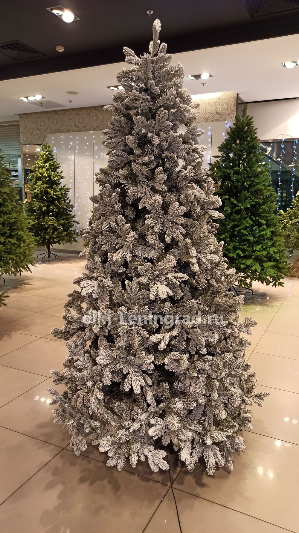 Заснеженная ель с гирляндой «Барокко» холодный свет (Литая+пвх) 240 см / 2,4 м