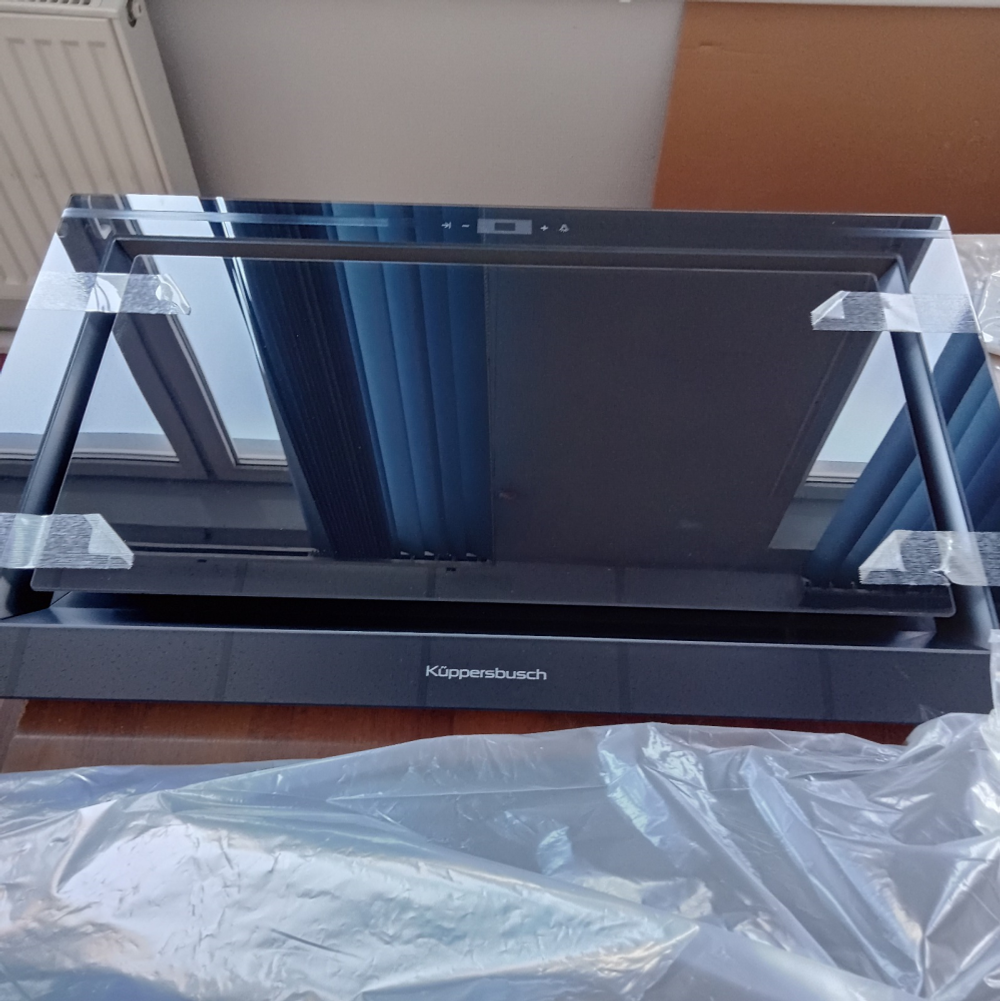 Настенная вытяжка Kuppersbusch DW 9800.0 S черное стекло