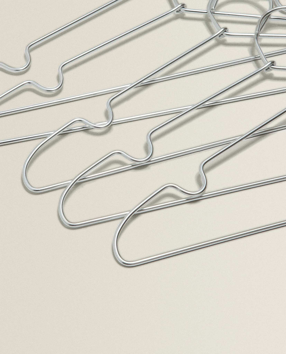 ZARA HOME МЕТАЛЛИЧЕСКАЯ ВЕШАЛКА (НАБОР ИЗ 5 ШТ.), СЕРЕБРИСТЫЙ