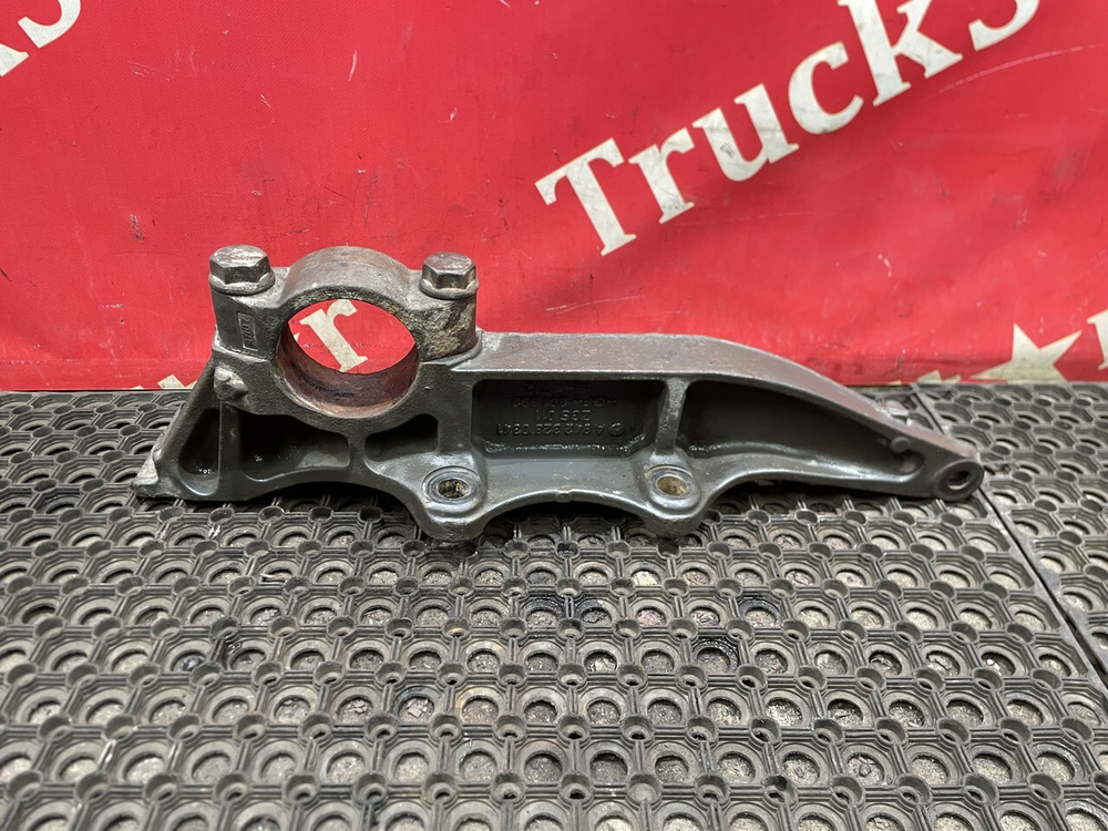 Кронштейн пневморессоры правый