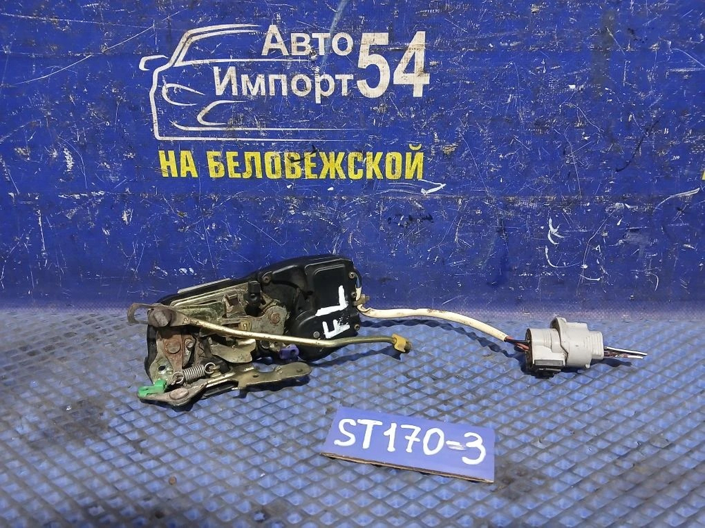 Замок двери передней левой TOYOTA CORONA 1990