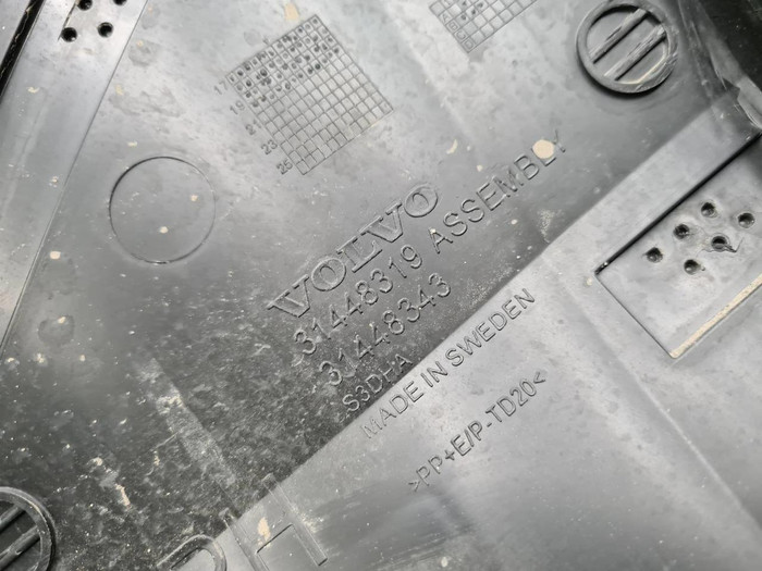 Накладка двери задняя правая Volvo XC40 (2017-н.в)