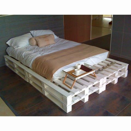 Самодельная кровать из дерева