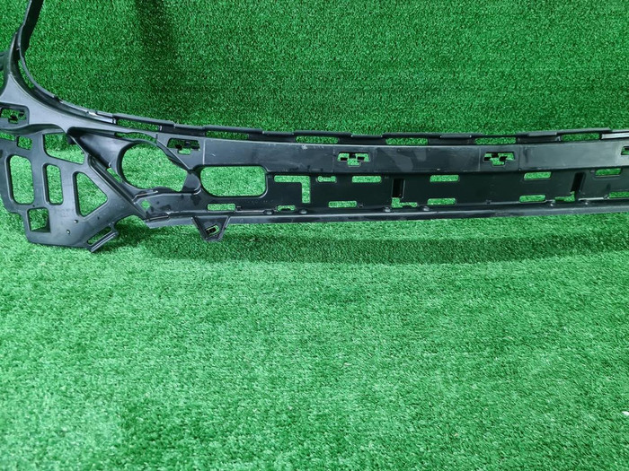 Кронштейн переднего бампера Mercedes GLC X253 (2019-2022) AMG