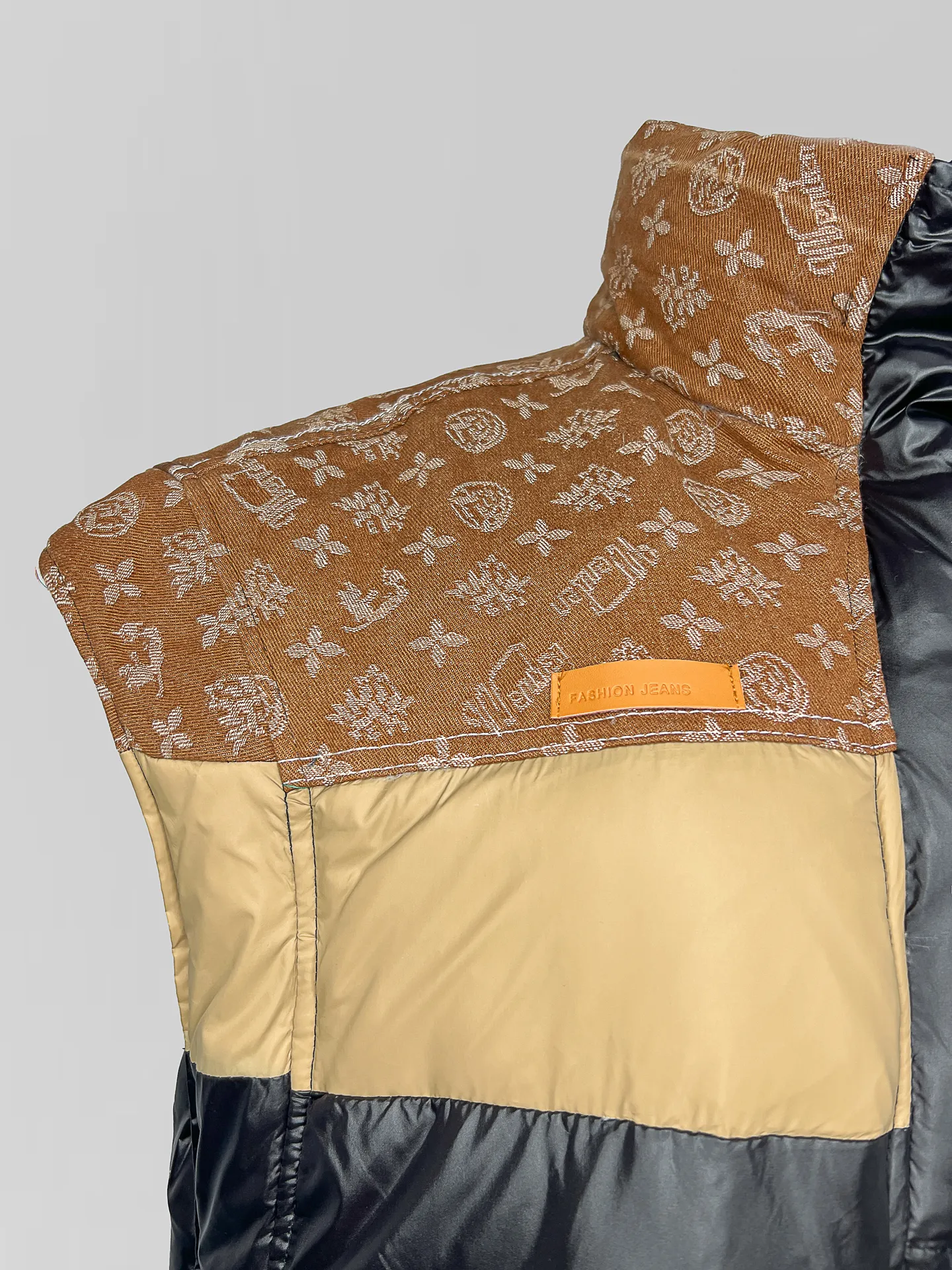 Жилетка объемная комбинированная с кулиской внизу