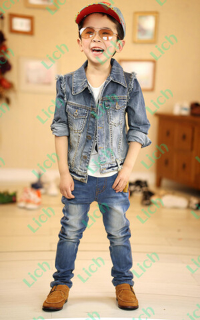 Пиджак с потертостями и принтом на спине