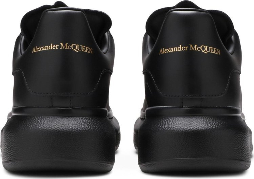 Alexander mcqueen's all black hotsell