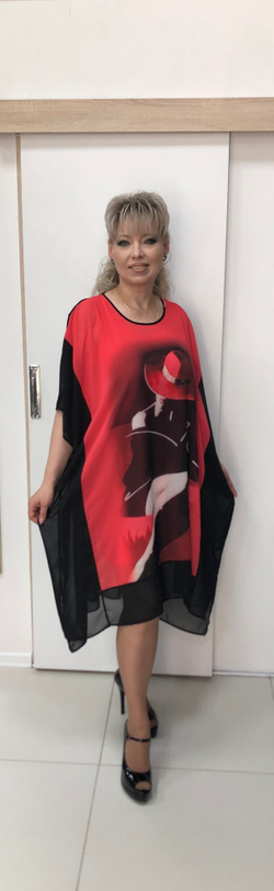 Летнее нарядное платье-двойка с оригинальным принтом