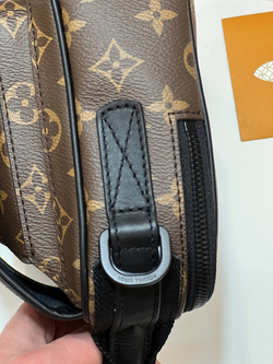 Сумка-мессенджер Louis Vuitton