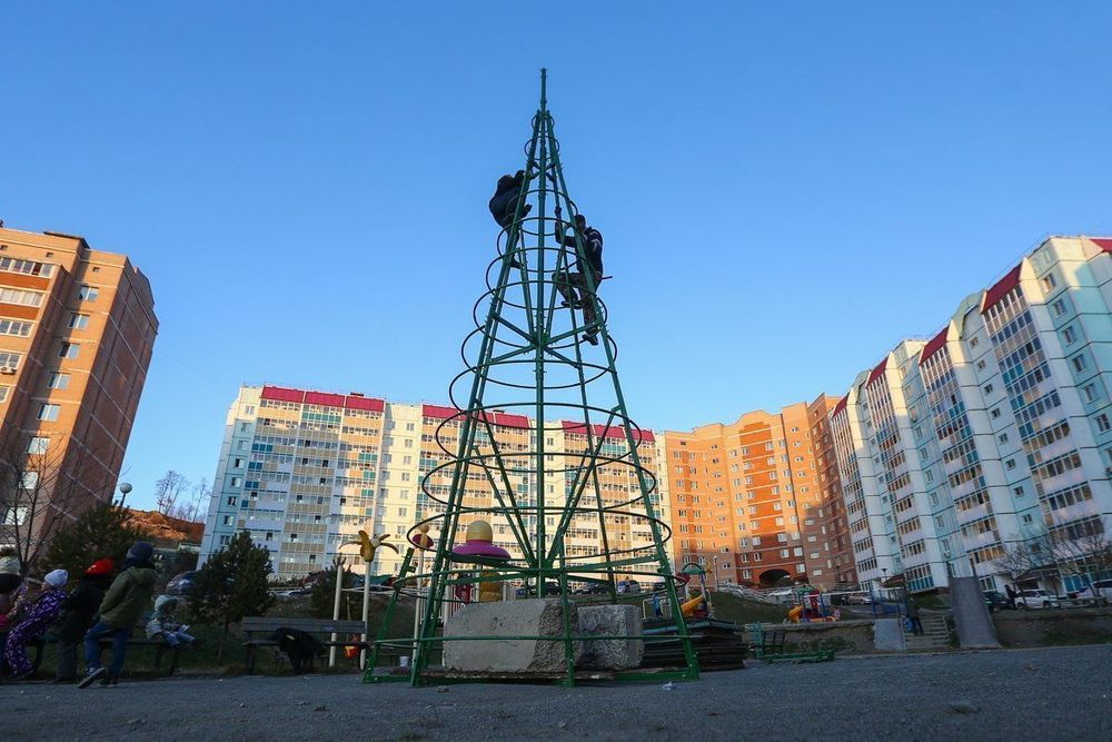 Уличная елка каркасная "Уральская белая сосна" (белая леска) 28 м