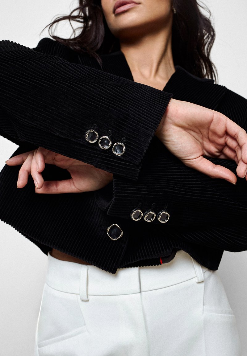 Кроп-жакет Albora