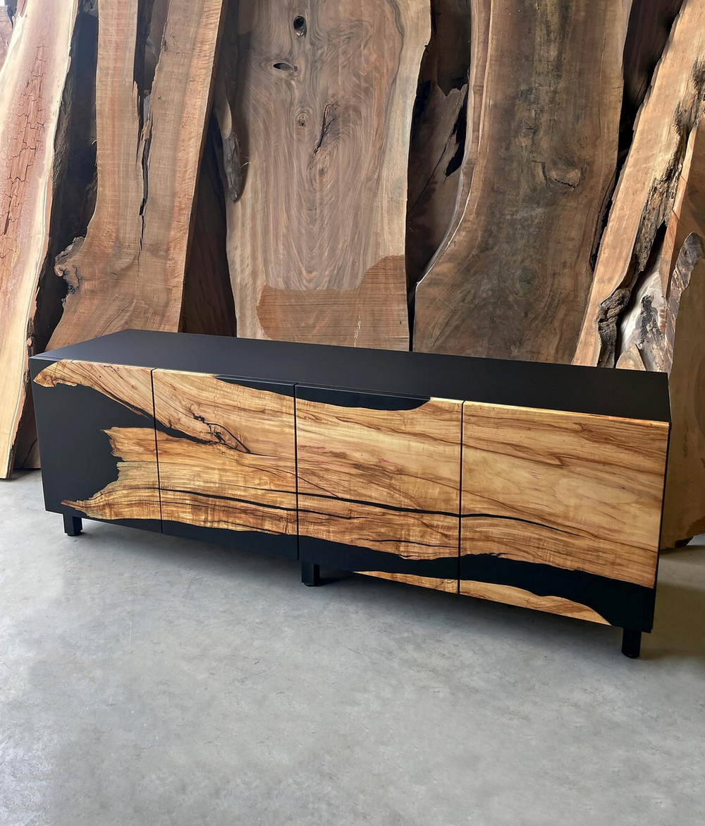 Шкаф из массива каштана с черным матовым акцентом