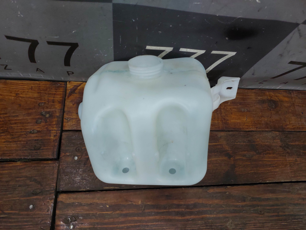 Бачок омывателя LADA Granta 11-18 Б/У Оригинал 21905208406