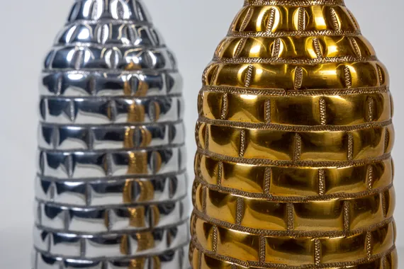 Ваза металлическая золотая