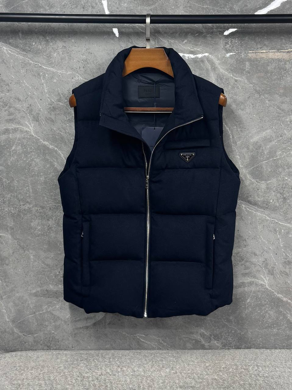 Безрукавка Prada