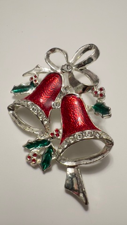 Новогодняя брошь колокольчики