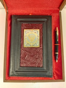 Набор "Ежедневник "Герб РФ" (златоустовская гравюра) из натуральной кожи со съемной обложкой и ручкой Parker"