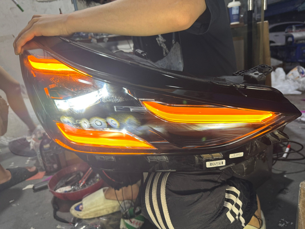 MG ONE правая фара светодиодная LED ( оригинал)