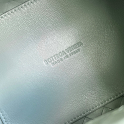 Bottega Veneta Small Parachute 21 cm