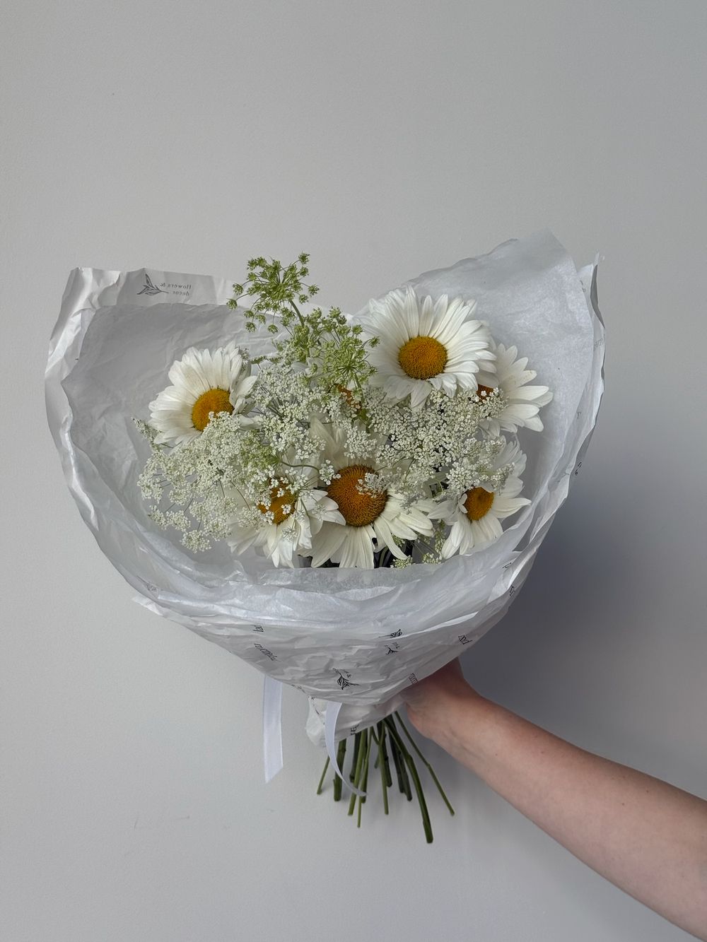 Букет из ромашек и амми