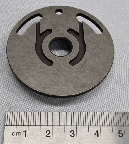 Задняя крышка цилиндра ротора