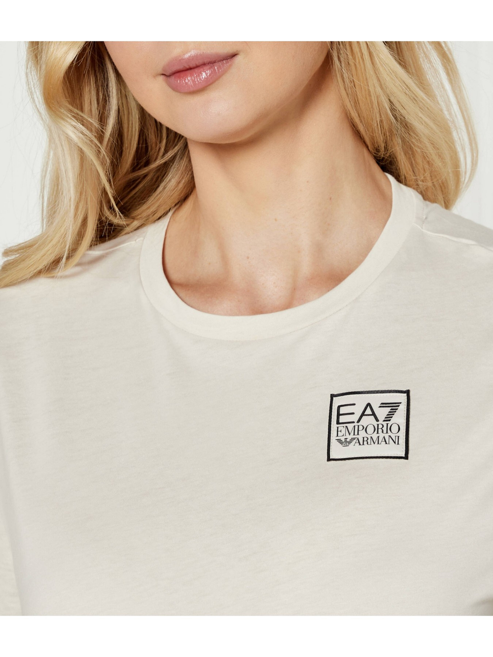 Футболка женская EA7