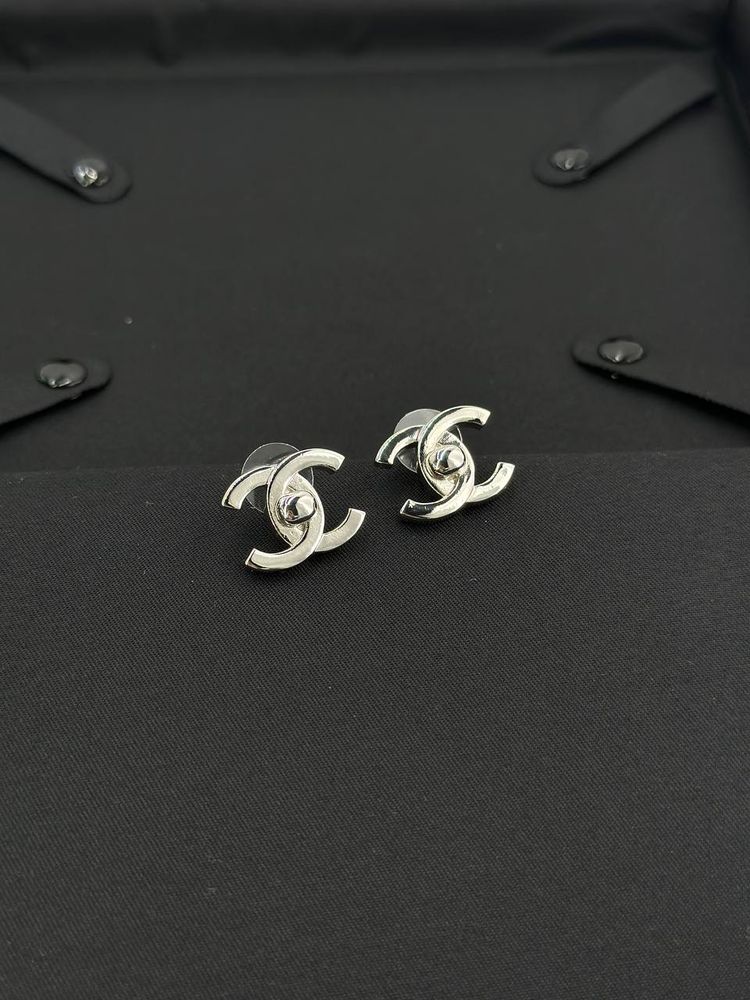 Серьги CHANEL Серьги CHANEL