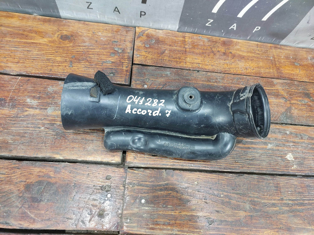 Патрубок воздушного фильтра Honda Accord 7 (CL) 02-08 Б/У Оригинал  17253RBA000