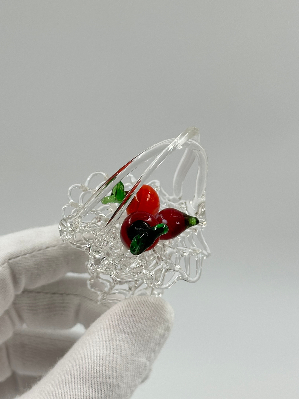 Миниатюрная декоративная корзина из стекла